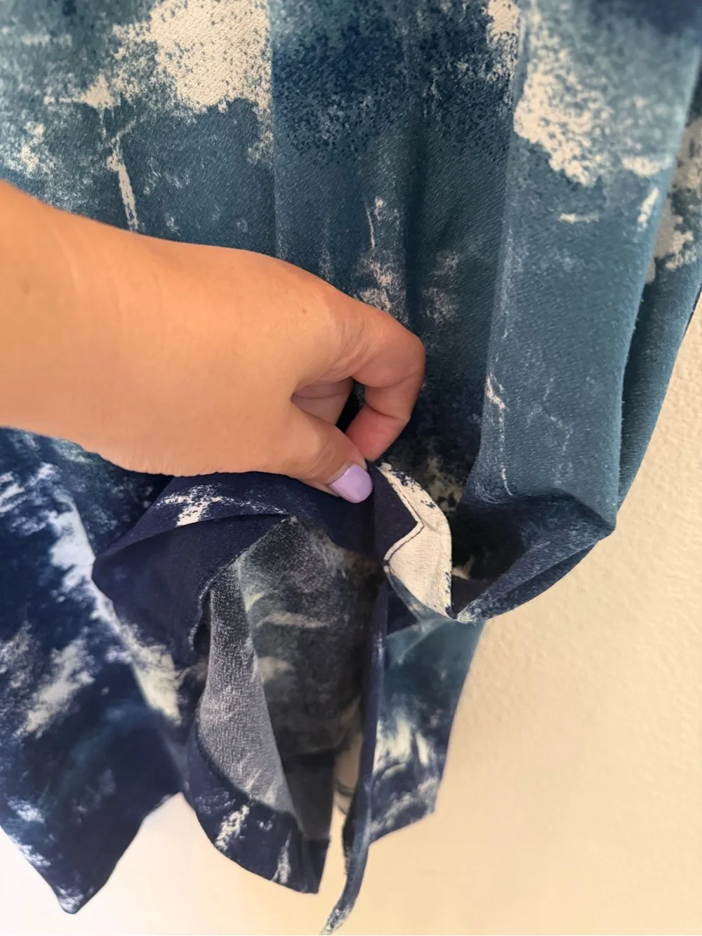 Lularoe Tie-Dye Short Sleeve Tee Dress in Teal and Navy Size Small - Picture 6 of 8